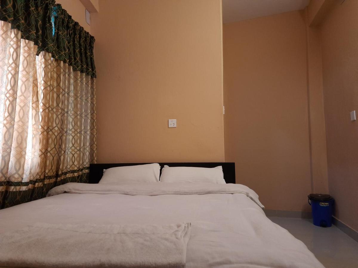 Hotel Eagle Zone Покхара Экстерьер фото