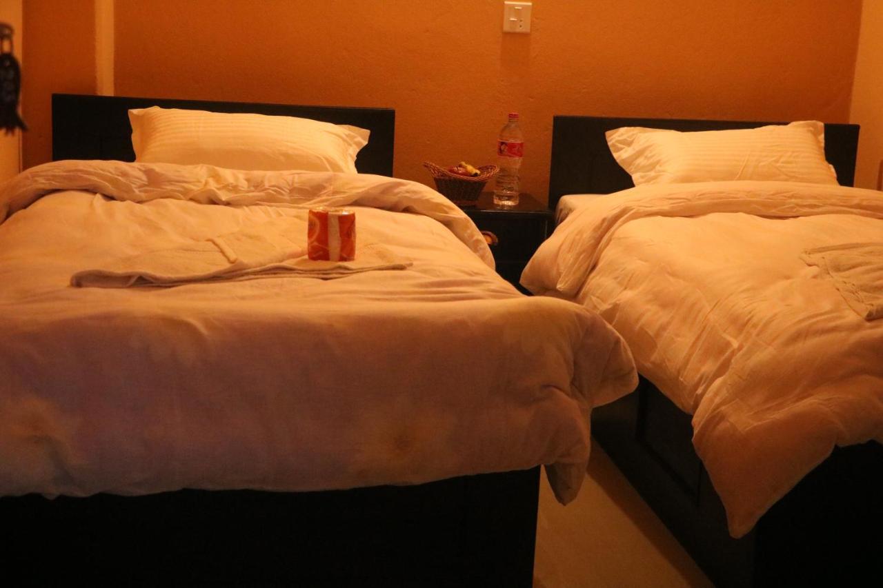 Hotel Eagle Zone Покхара Экстерьер фото