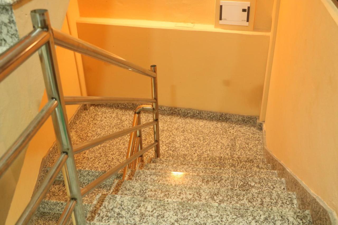 Hotel Eagle Zone Покхара Экстерьер фото