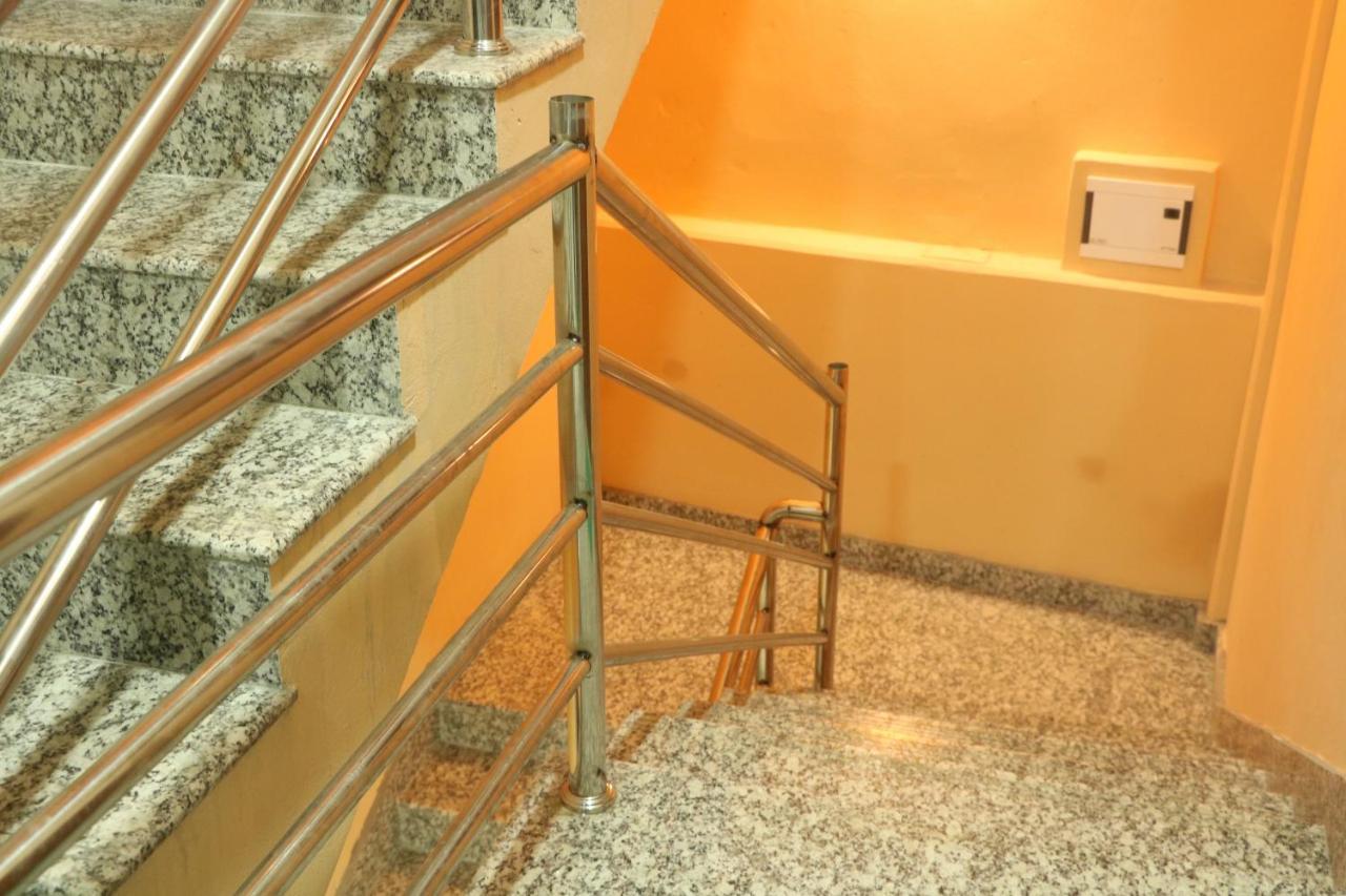 Hotel Eagle Zone Покхара Экстерьер фото